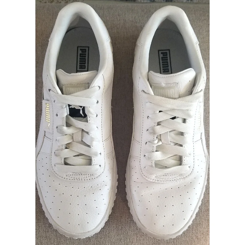 Women's Sneakers - Picture 4 of 4